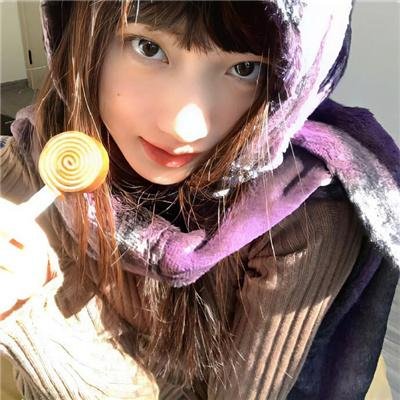随盲柳入眠的女人